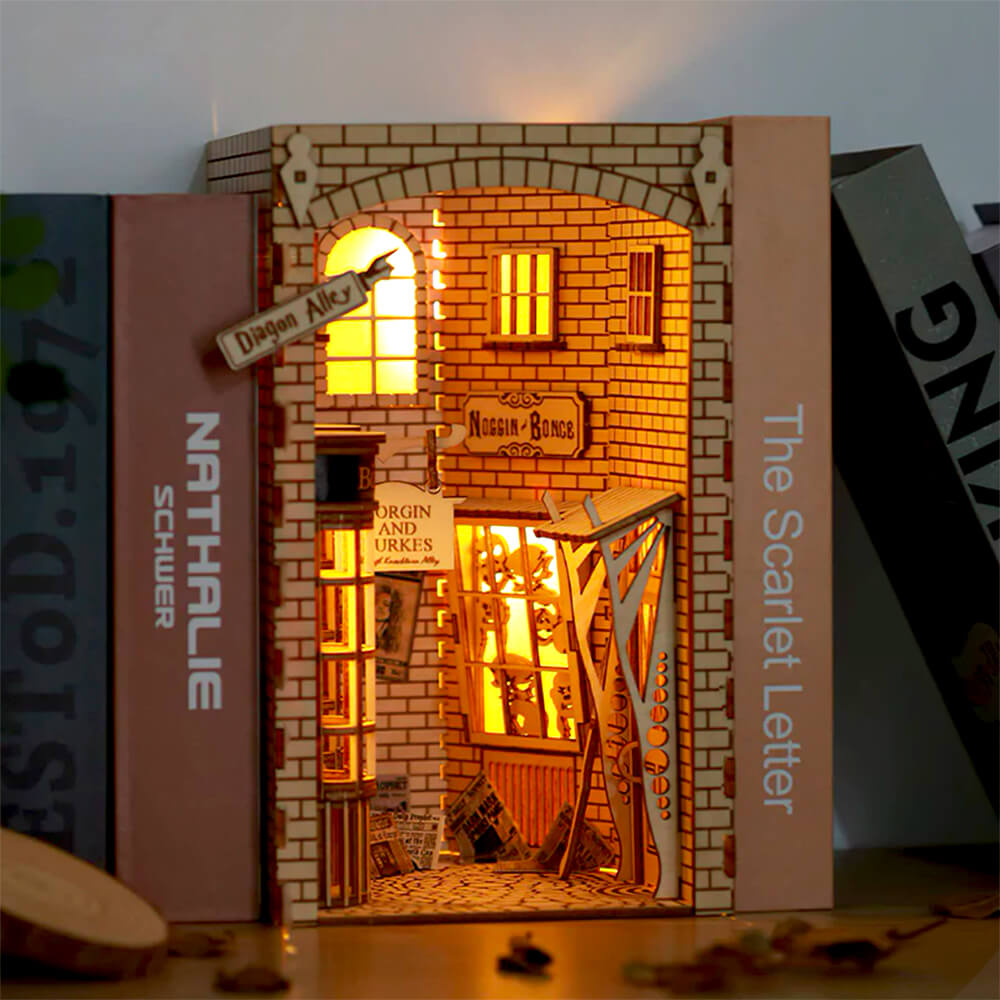 Maquette, Book Nook Time Travel